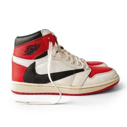 Travis Scott x Air Jordan 1 “University Red”