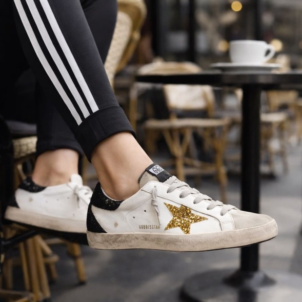 Женские кеды Golden Goose Super-Star In Nappa Leather With Gold Glitter Star And Black Glitter Heel tab